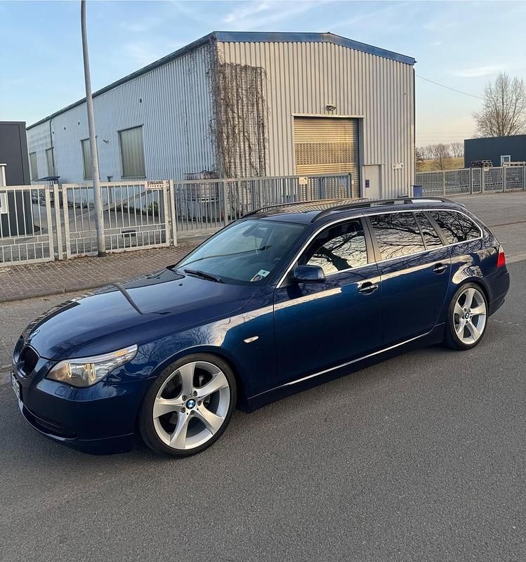 Gebraucht BMW 525 197 PS (144 kW) 2007 Blau Kombi