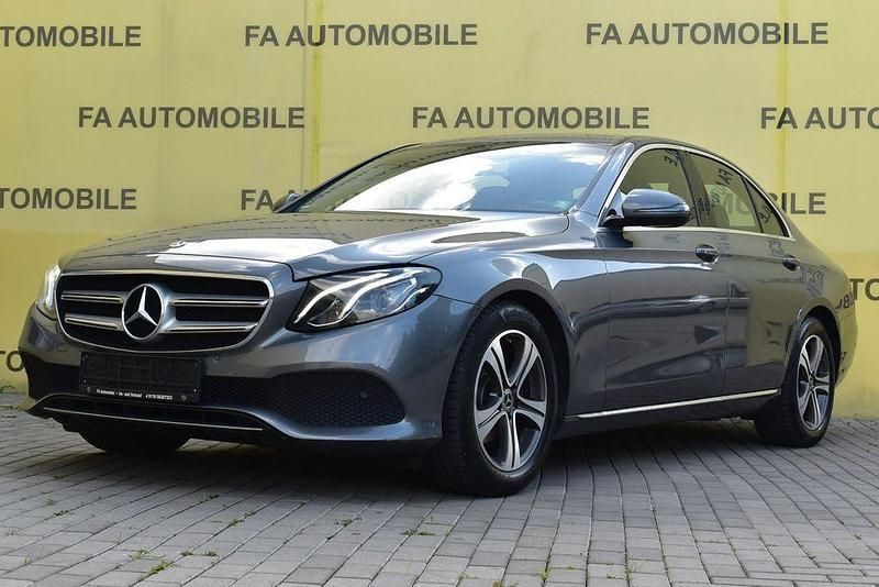 Grau Gebraucht 2018 Mercedes E200 Limousine | 17.500 € (Superpreis) - Bild 1/4