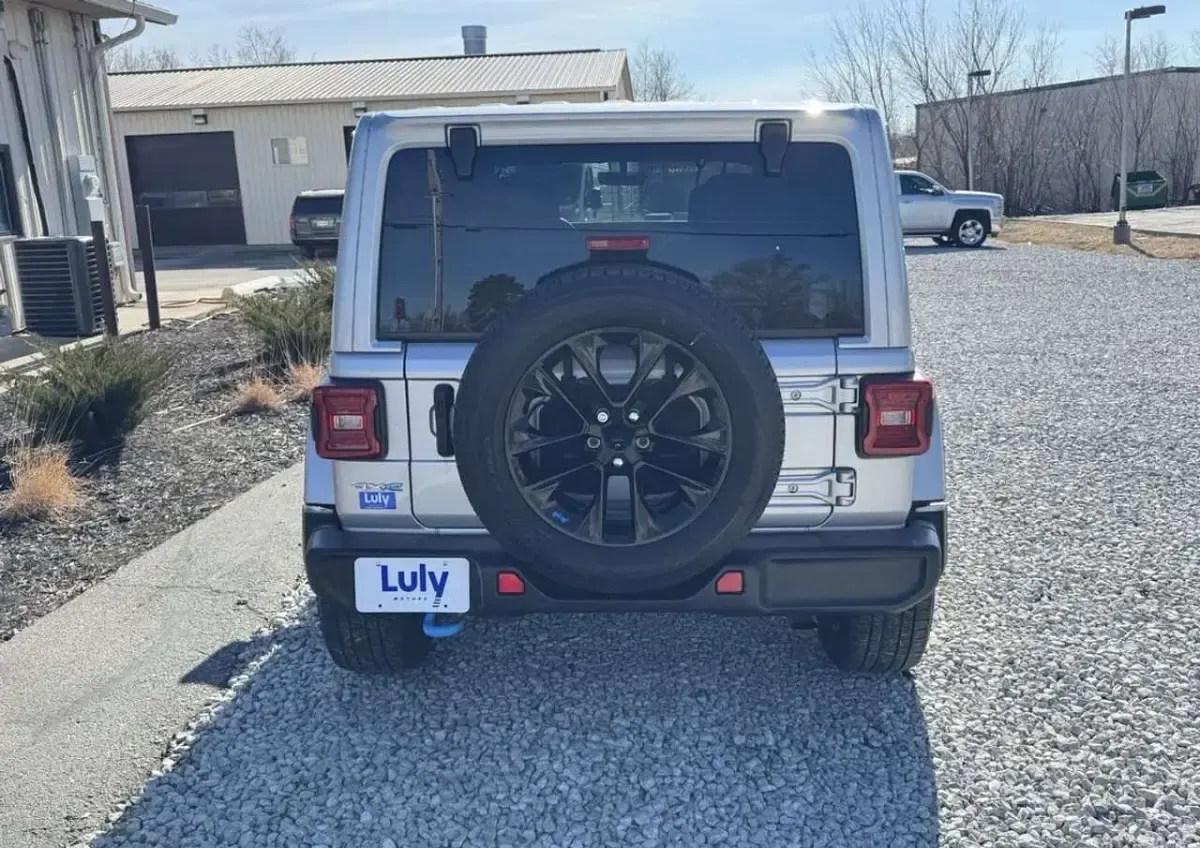 Gebraucht Jeep Wrangler Sahara 381 PS (280 kW) 2023 Silber SUV