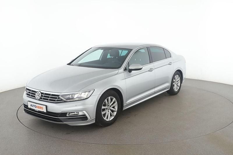 Grau Gebraucht 2018 VW Passat Comfortline Limousine | 16.350 € (Fairer Preis) - Bild 1/3