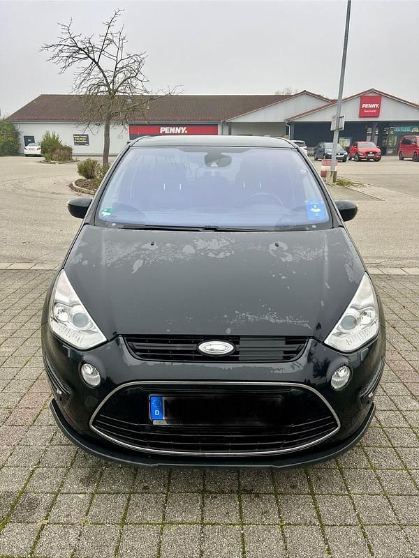 Schwarz Gebraucht 2011 Ford S-MAX Titanium Van / Kleinbus | 8.300 € (Etwas zu teuer) - Bild 1/4