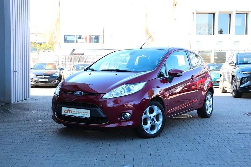 Gebraucht Ford Fiesta Titanium 82 PS (60 kW) 2011 Rot Kleinwagen