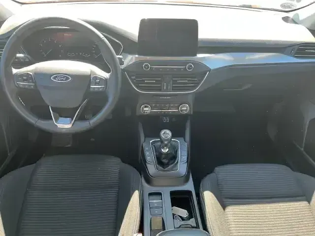 Käytetty Ford Focus Titanium 125 HP (91 kW) 2022 Punainen Farmari