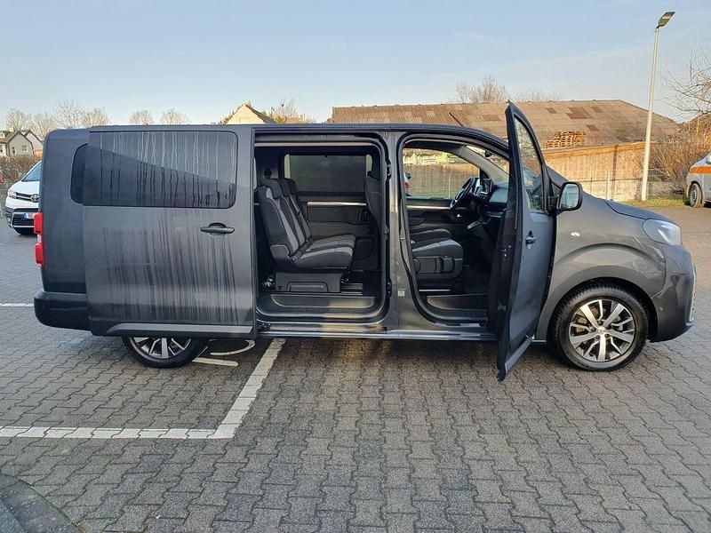 Gebraucht Toyota Proace Verso Team 177 PS (130 kW) 2024 Titanium grey metallic Kombi