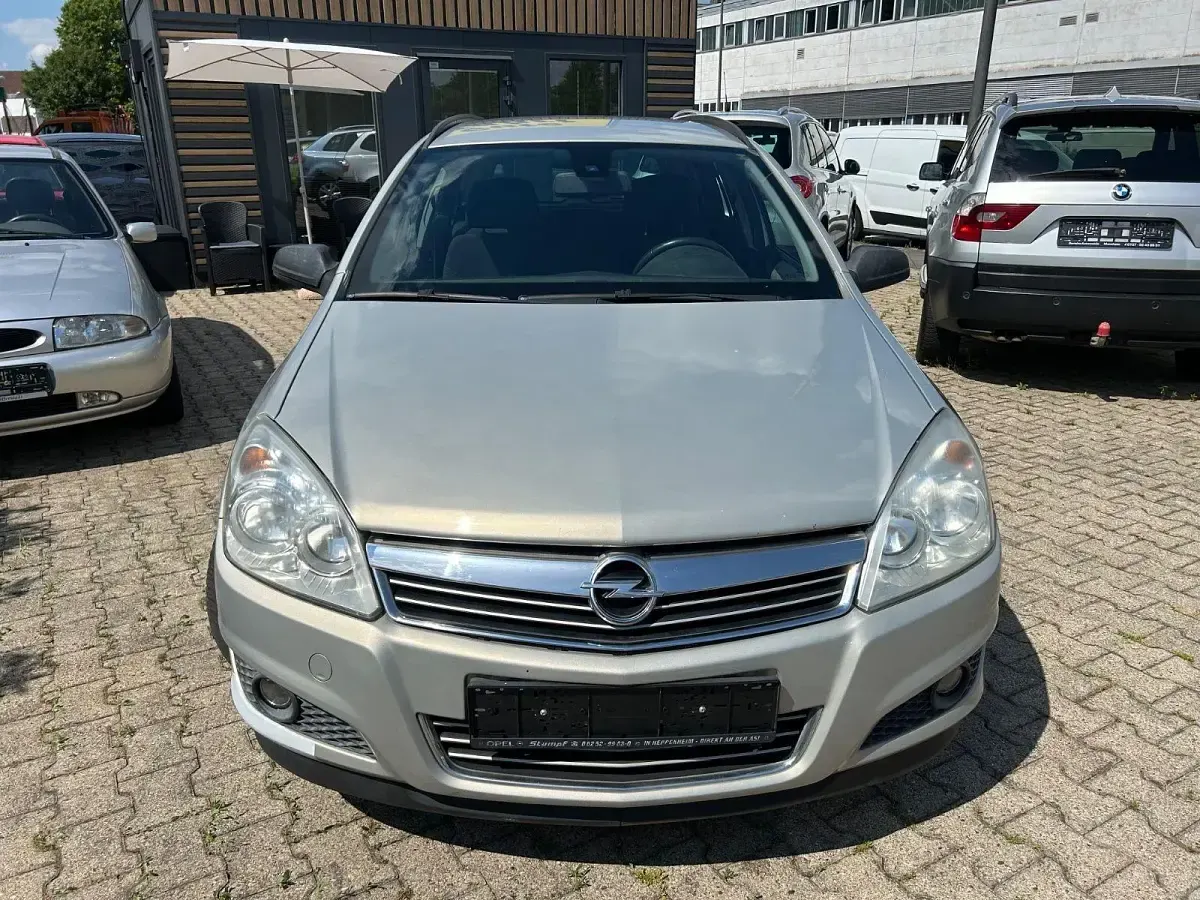 Gebraucht Opel Astra Edition 105 PS (77 kW) 2007 Gold Kombi