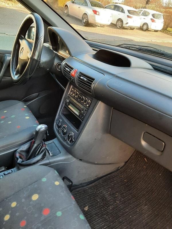 Gebraucht Mercedes Vaneo 125 PS (91 kW) 2002 Silber Van / Kleinbus