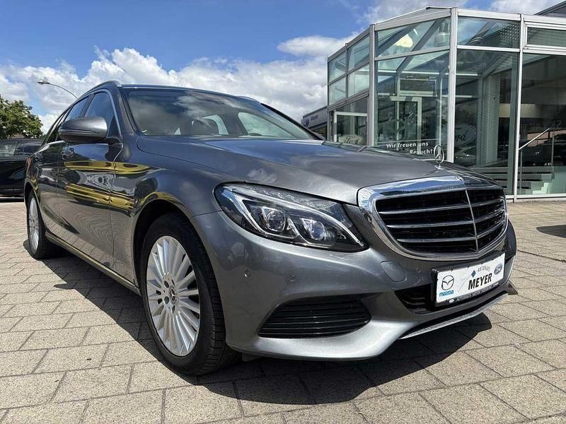 Selenitgrau metallic Gebraucht 2017 Mercedes C220 Exclusive Kombi | 16.900 € (Fairer Preis) - Bild 1/4