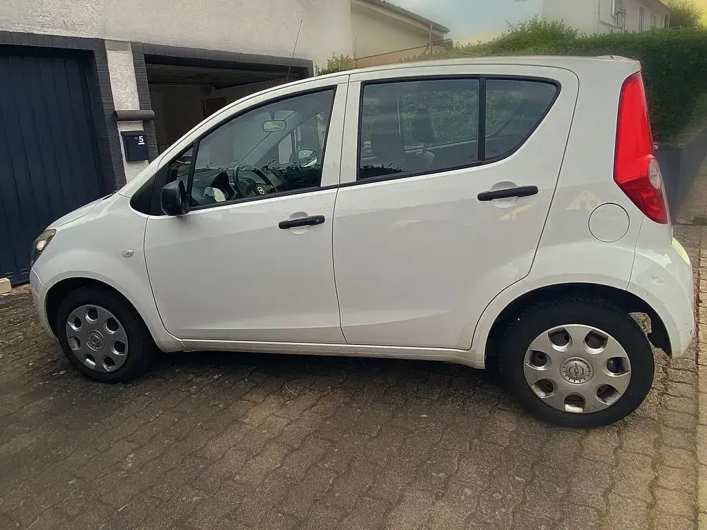 Gebraucht Opel Agila 68 PS (50 kW) 2014 Weiß Kleinwagen