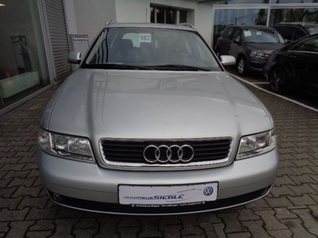 Gebraucht Audi A4 116 PS (85 kW) 2001 Silber metallic Kombi