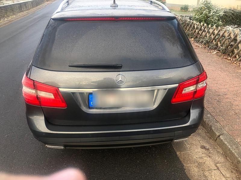 Gebraucht Mercedes E350 Avantgarde 265 PS (194 kW) 2012 Grau Kombi
