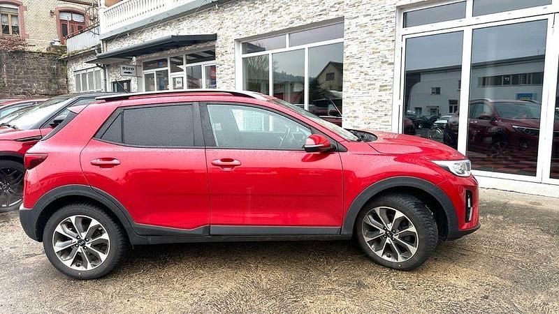 Gebraucht Kia Stonic Vision 120 PS (88 kW) 2018 Rot SUV