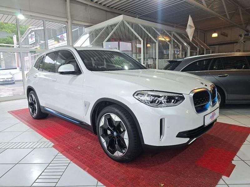 Weiß Gebraucht 2021 BMW iX3 Impressive SUV | 33.800 € (Guter Preis) - Bild 1/4