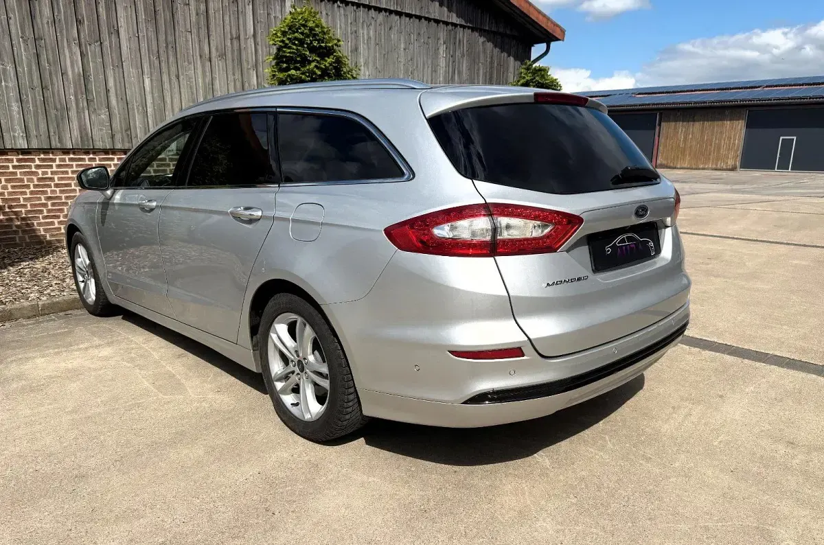 Gebraucht Ford Mondeo Titanium 160 PS (117 kW) 2016 Silber Kombi