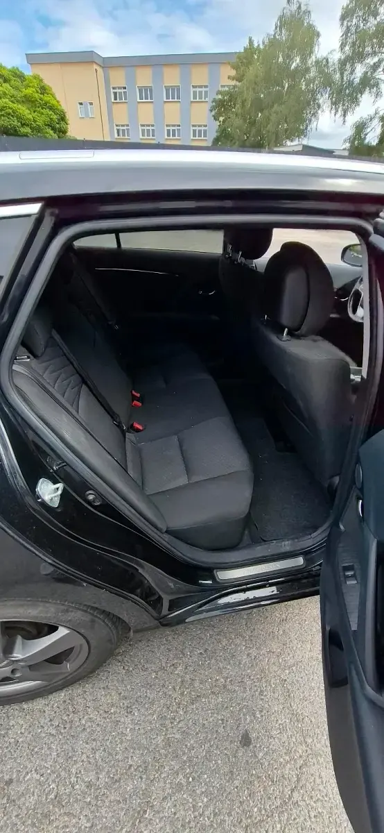 Gebraucht Toyota Avensis 150 PS (110 kW) 2011 Schwarz Kombi