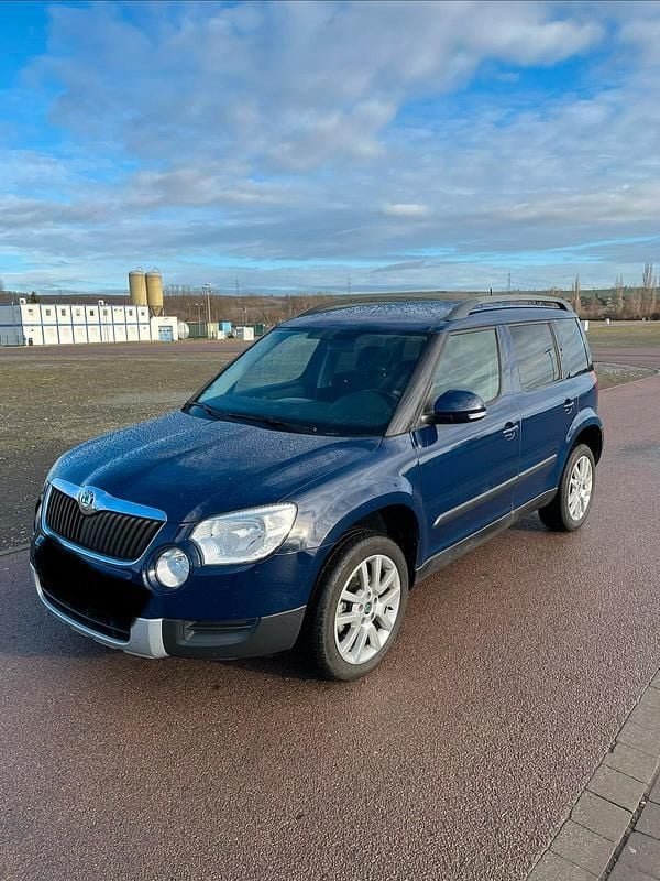 Blau Gebraucht 2010 Skoda Yeti SUV | 4.490 € (Guter Preis) - Bild 1/4