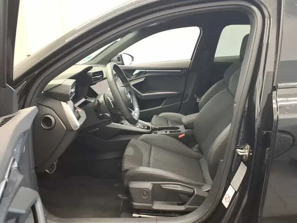 Gebraucht Audi S3 Ambiente 310 PS (228 kW) 2024 Mythosschwarz metallic Limousine