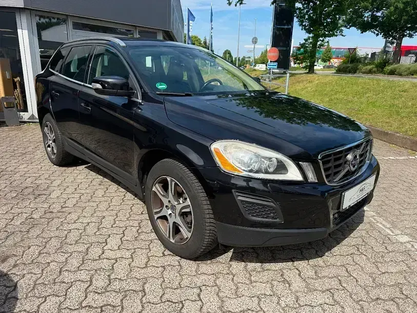 Gebraucht Volvo XC60 Summum 163 PS (119 kW) 2013 Black sapphire / SUV