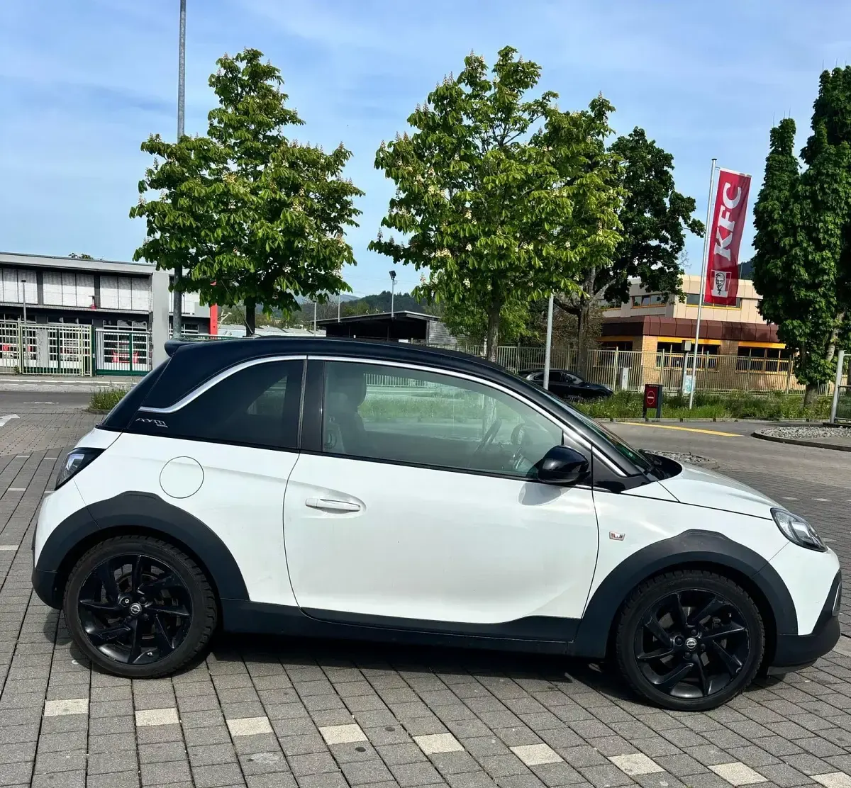 Gebraucht Opel Adam Rocks Rocks 116 PS (85 kW) 2015 Weiß Kleinwagen