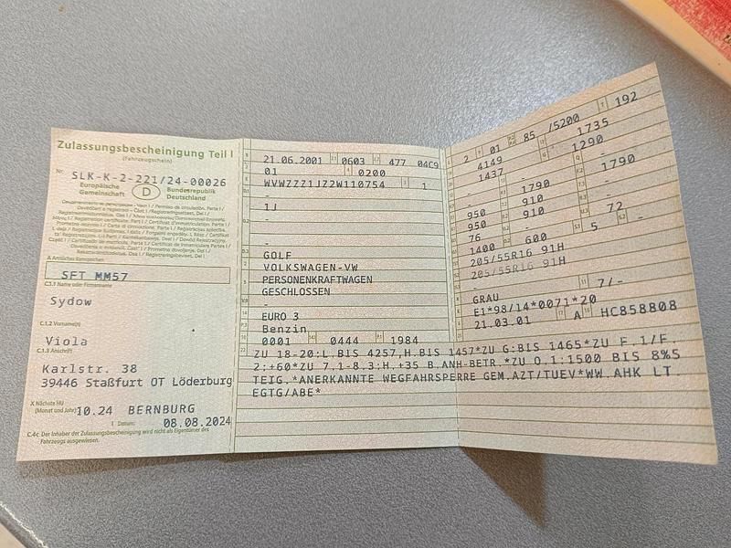 Grau Gebraucht 2001 VW Golf IV Kleinwagen | 1.300 € - Bild 1/4