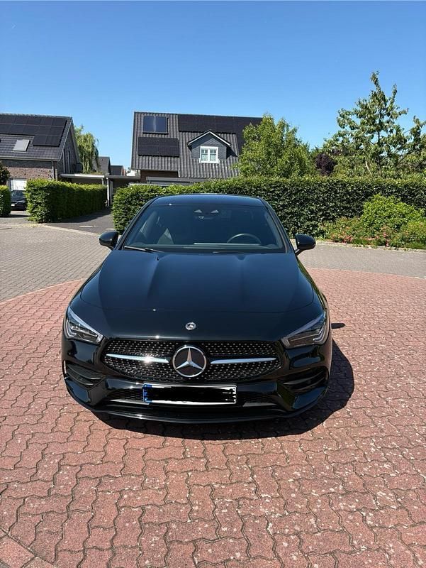 Schwarz Gebraucht 2023 Mercedes CLA180 AMG Limousine | 29.500 € (Fairer Preis) - Bild 1/4