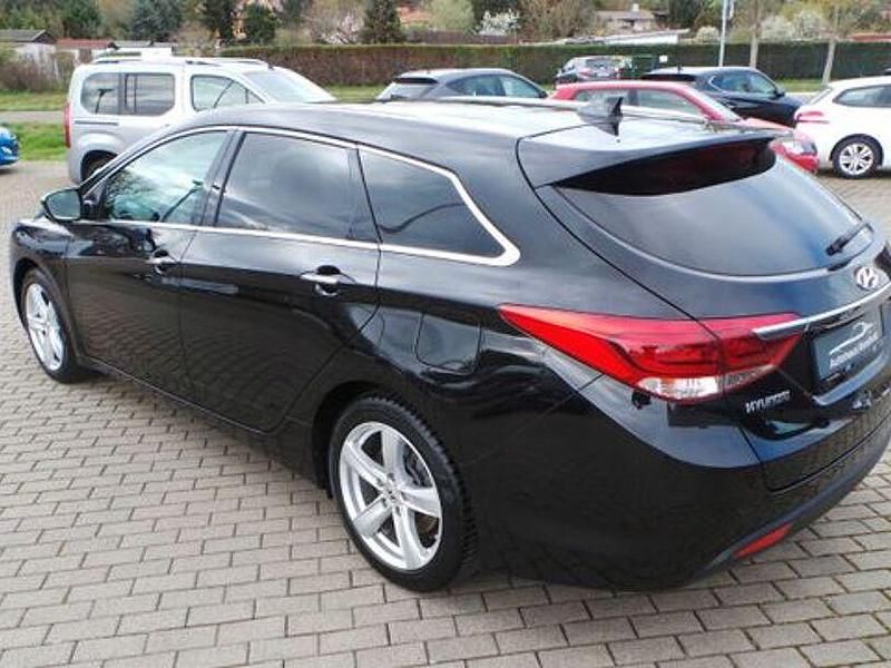 Gebraucht Hyundai i40 Premium 121 PS (88 kW) 2016 Andere Limousine
