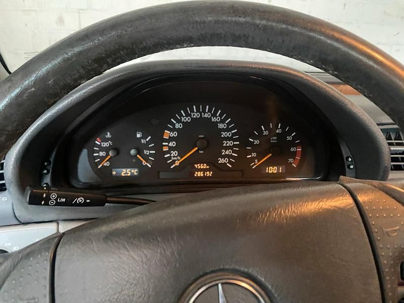 Gebraucht Mercedes CLK230 194 PS (142 kW) 1999 Andere farben Cabrio