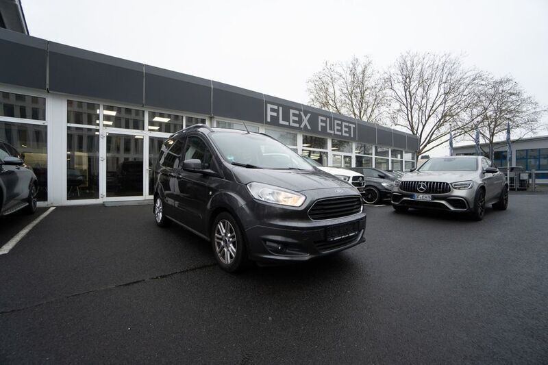 Grau Gebraucht 2017 Ford Tourneo Courier Titanium Van / Kleinbus | 11.990 € (Fairer Preis) - Bild 1/4