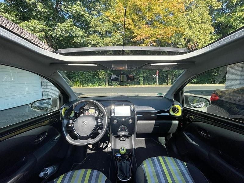 Schwarz Gebraucht 2020 Peugeot 108 Top! Collection Kleinwagen | 8.999 € (Fairer Preis) - Bild 1/4