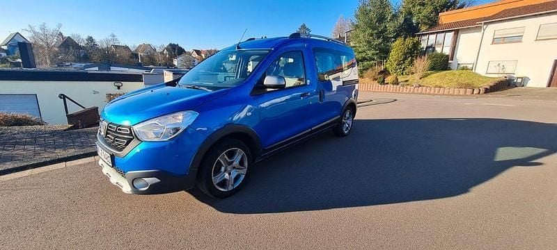 Blau Gebraucht 2021 Dacia Dokker Stepway Van | 8.900 € (Superpreis) - Bild 1/4