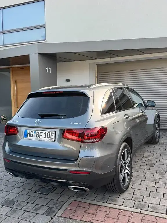 Gebraucht Mercedes GLC300e 320 PS (235 kW) 2020 Grau SUV