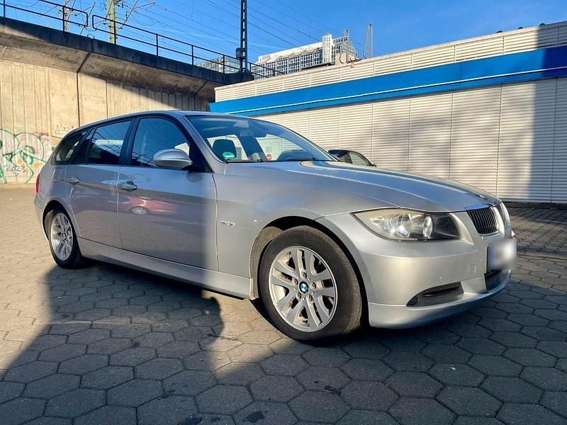 Gebraucht BMW 320 177 PS (130 kW) 2008 Silber Kombi