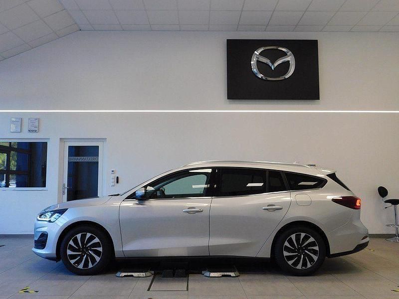 Gebraucht Ford Focus Titanium 125 PS (91 kW) 2024 Silber Limousine