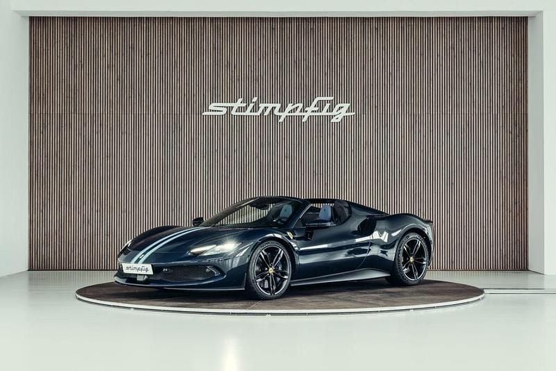 Gebraucht Ferrari 296 829 PS (609 kW) 2024 Blau Cabrio