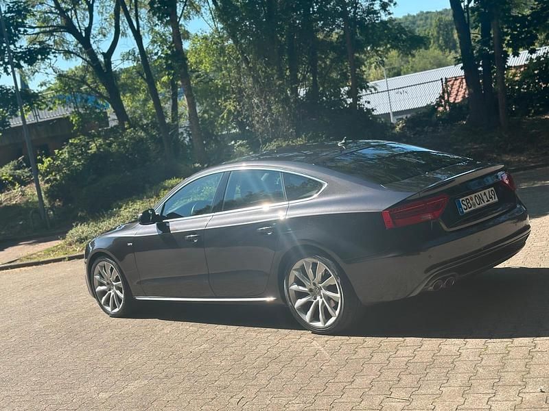 Grau Gebraucht 2014 Audi A5 Sportback Sport Limousine | 13.000 € (Superpreis) - Bild 1/4