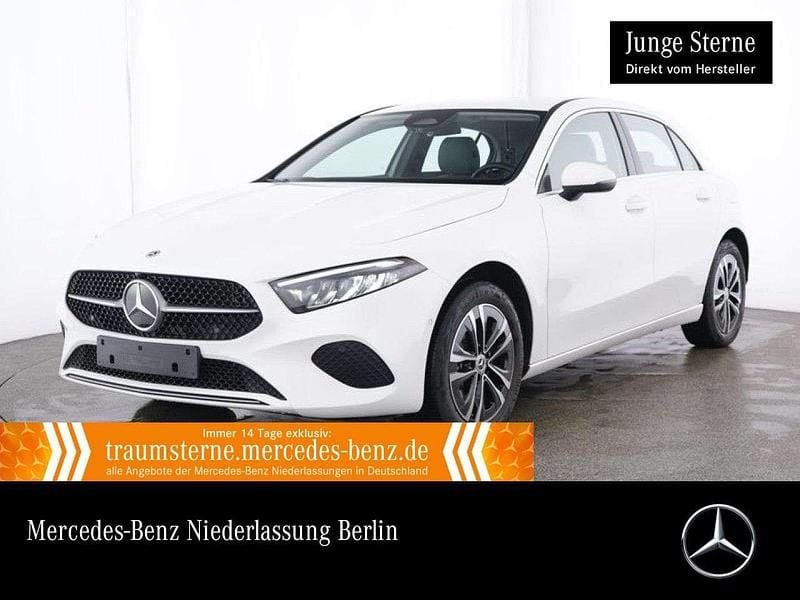 Weiß Gebraucht 2024 Mercedes A250 Progressive Limousine | 30.990 € (Fairer Preis) - Bild 1/3