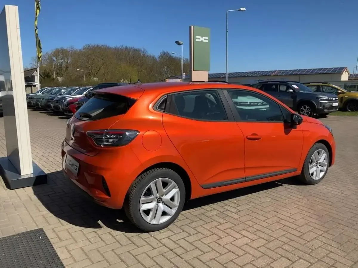Gebraucht Renault Clio V Evolution 67 PS (49 kW) 2024 Valenciaorange metallic Limousine