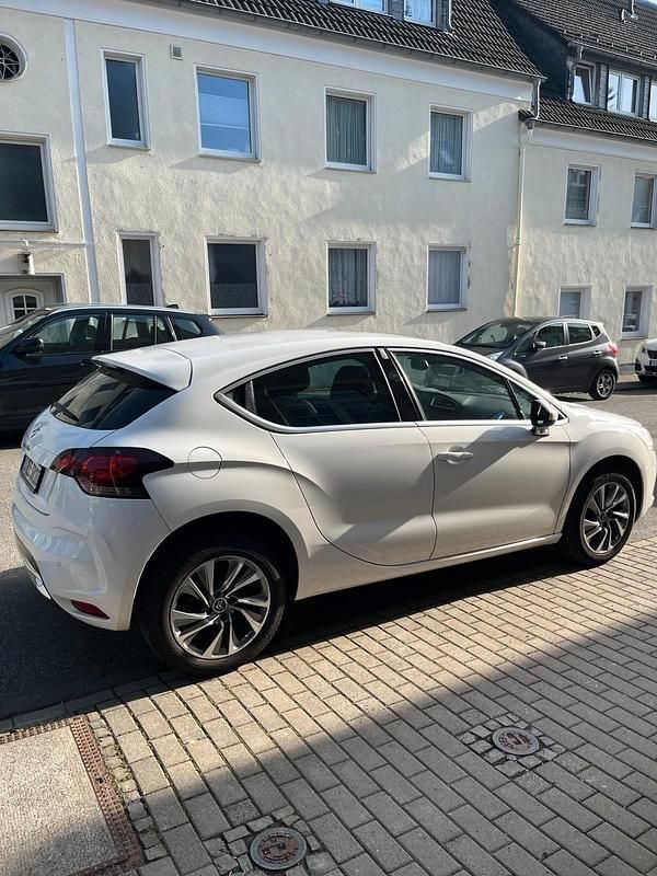 Gebraucht Citroën DS4 So Chic 120 PS (88 kW) 2012 Weiß Kleinwagen