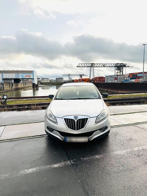 Gebraucht Lancia Delta 150 PS (110 kW) 2008 Silber Kleinwagen
