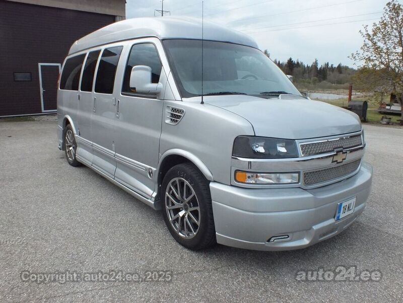 Grau Gebraucht 2013 Chevrolet Express SE Van / Kleinbus | 40.800 € - Bild 1/4