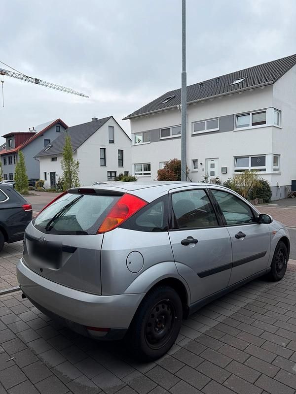 Usado Ford Focus 75 HP (55 kW) 2000 Citadino