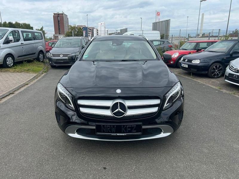 Schwarz Gebraucht 2015 Mercedes GLA200 SUV | 15.500 € (Fairer Preis) - Bild 1/4