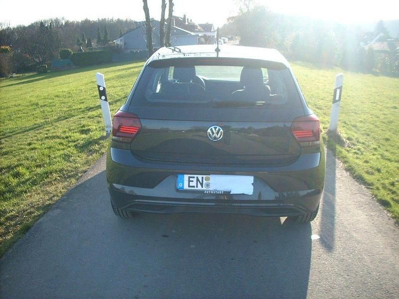 Gebraucht VW Polo 80 PS (58 kW) 2018 Grau Kleinwagen