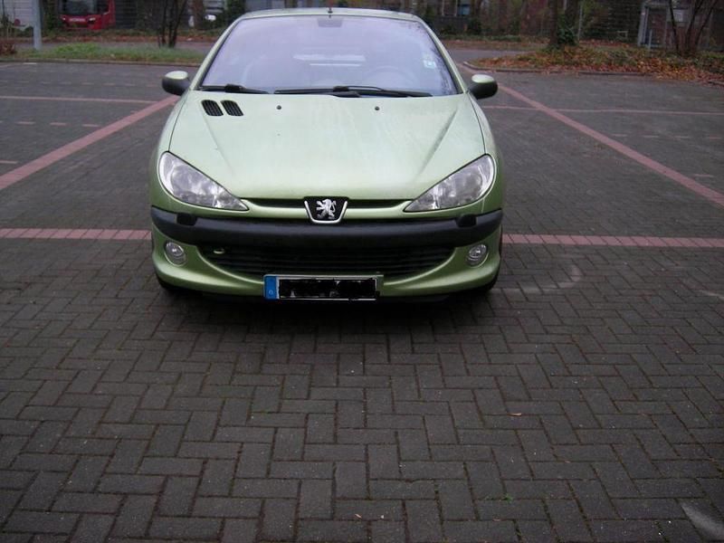 Grün Gebraucht 2002 Peugeot 206 CC Cabrio | 1.200 € (Guter Preis) - Bild 1/4