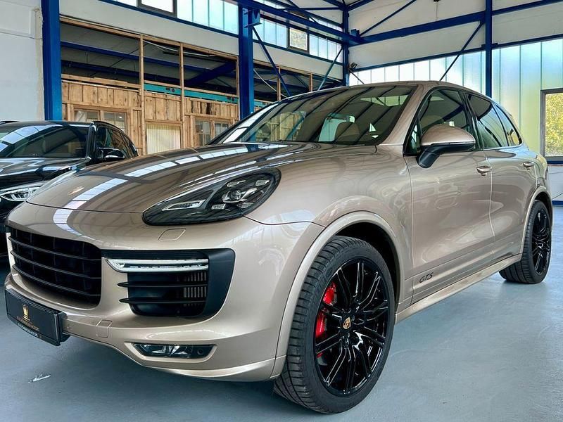 Gold Gebraucht 2015 Porsche Cayenne GTS SUV | 48.700 € (Etwas zu teuer) - Bild 1/4