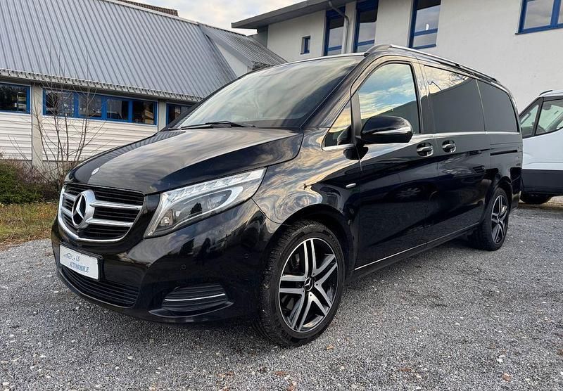 Schwarz Gebraucht 2015 Mercedes V250 Avantgarde Edition Van / Kleinbus | 25.800 € (Superpreis) - Bild 1/4