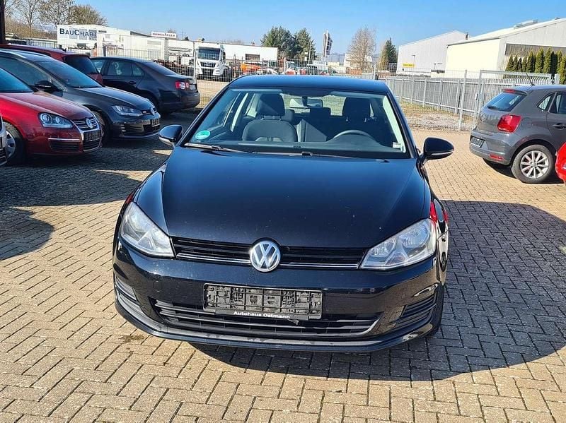 Gebraucht VW Golf VII Trendline 110 PS (80 kW) 2016 Schwarz Kleinwagen