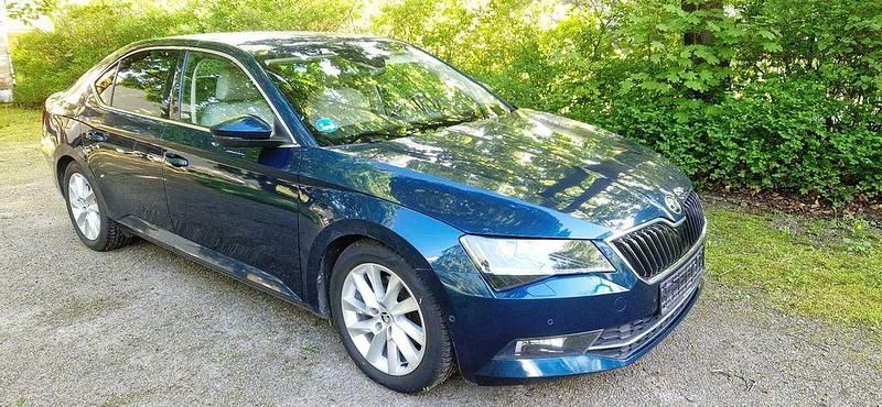 Blau Gebraucht 2016 Skoda Superb Style Limousine | 10.900 € (Guter Preis) - Bild 1/4