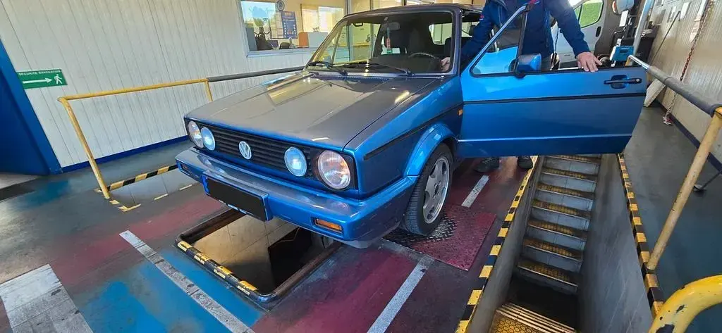 Gebraucht VW Golf Cabriolet 90 PS (66 kW) 1993 Blau Cabrio