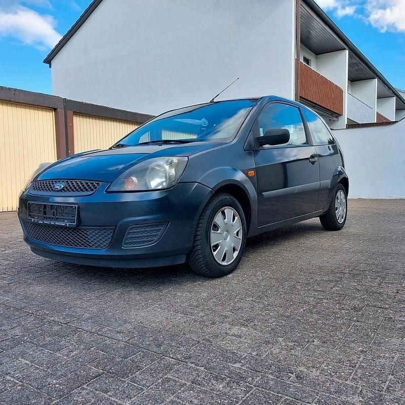 Grau Gebraucht 2007 Ford Fiesta Limousine | 750 € (Superpreis) - Bild 1/4