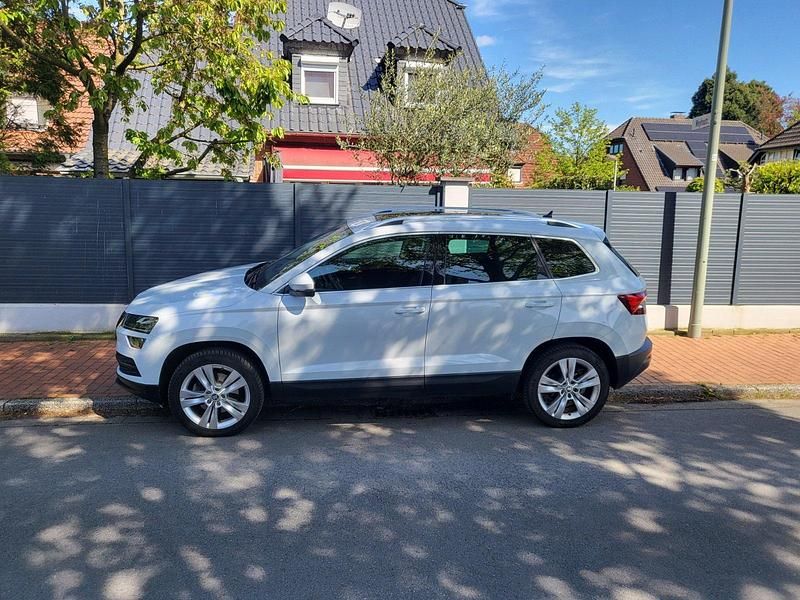 Weiß Gebraucht 2018 Skoda Karoq Style SUV | 18.500 € (Fairer Preis) - Bild 1/4